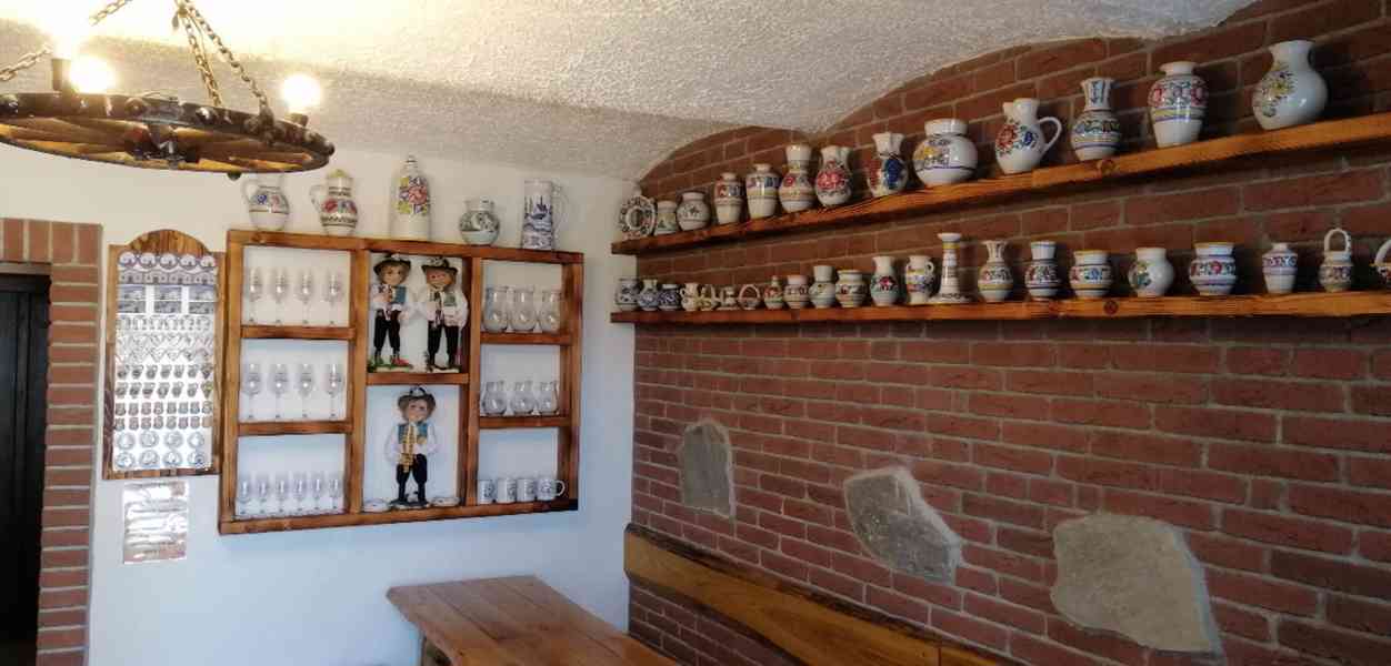 POSEZENÍ VE VINNÉM SKLÉPKU-- - foto 3