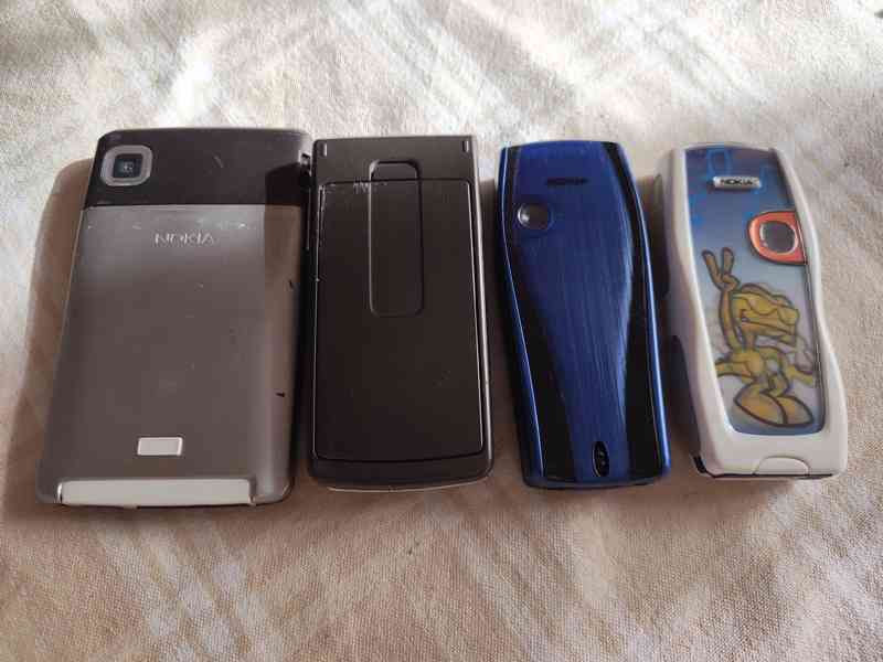 Tlačítkové telefony Nokia - makety - foto 2