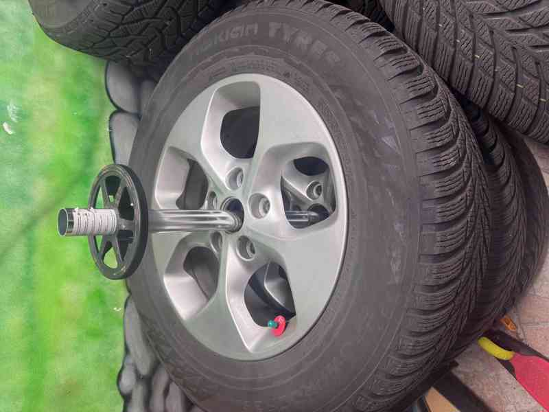 Chrysler Pacifica komplet zimní kola 235/65 R17 - foto 7
