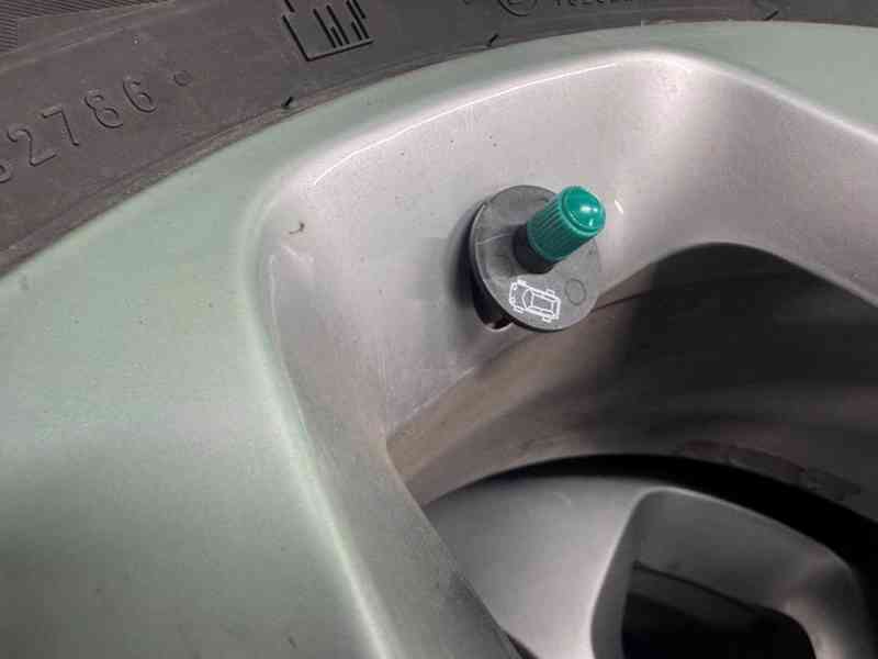 Chrysler Pacifica komplet zimní kola 235/65 R17 - foto 4