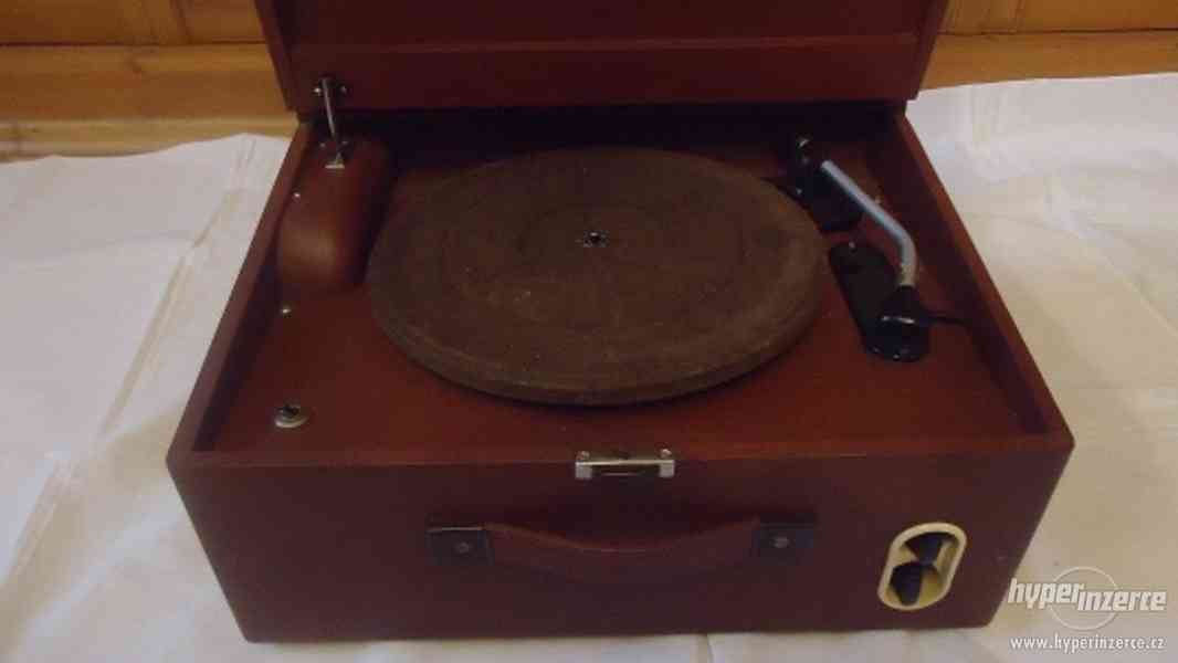 Lampový kufříkový gramofon - foto 2