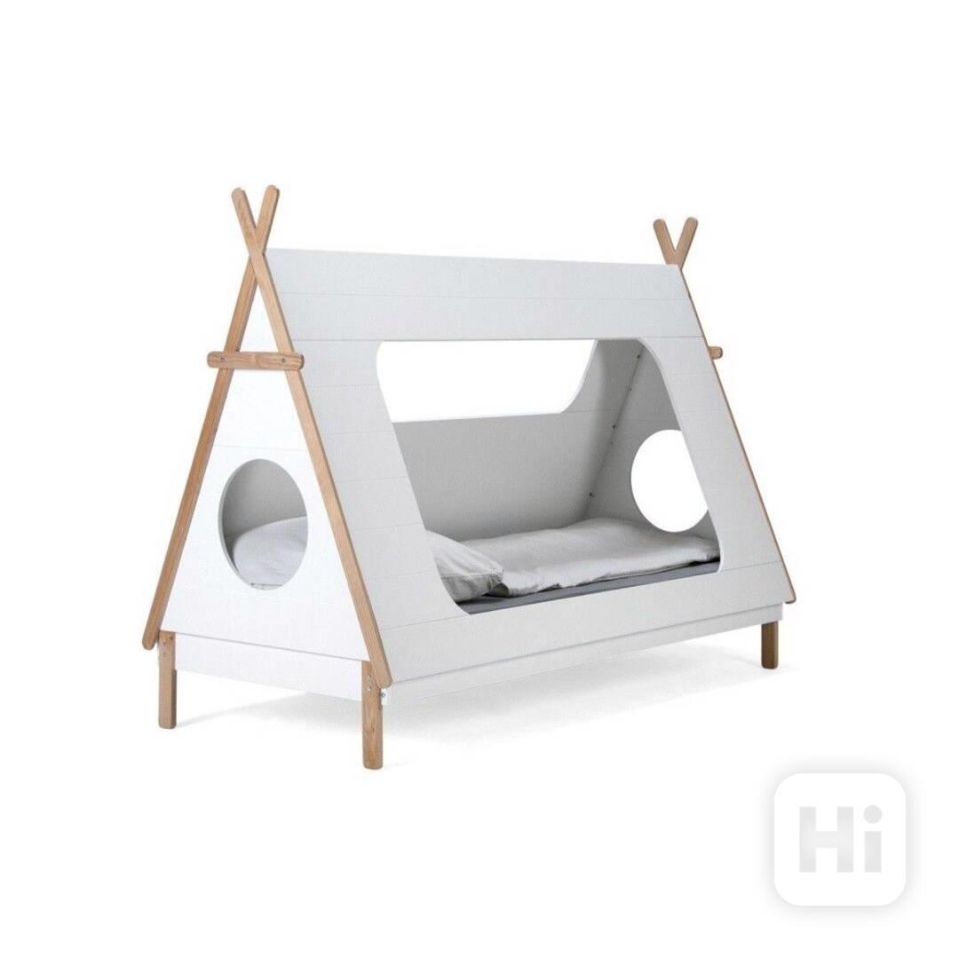 Dřevěná dětská postel s nočním stolkem  - foto 1