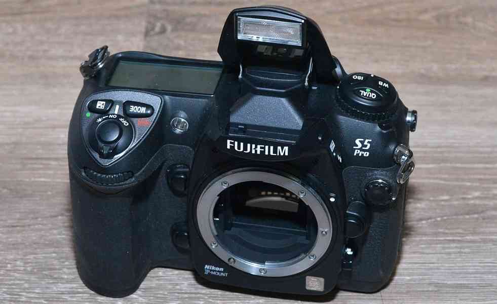 FUJIFILM FinePix S5Pro *SUPER CCD*Profesionál DSLR - foto 4