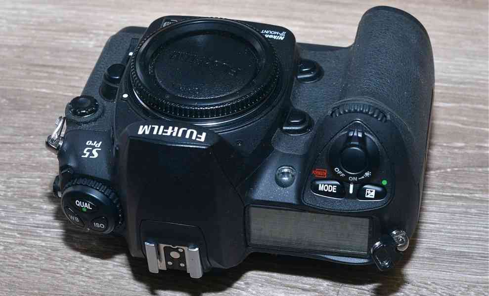 FUJIFILM FinePix S5Pro *SUPER CCD*Profesionál DSLR - foto 5