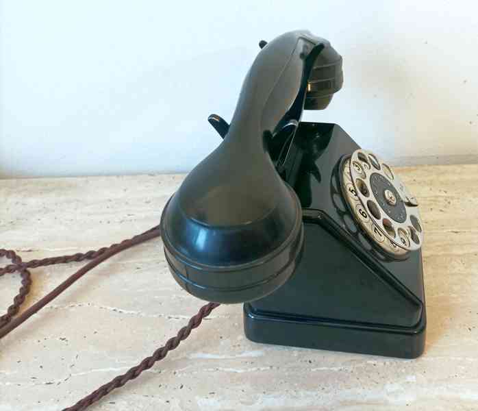 Starožitný stolní telefon jako dekorace do kanceláře - foto 6