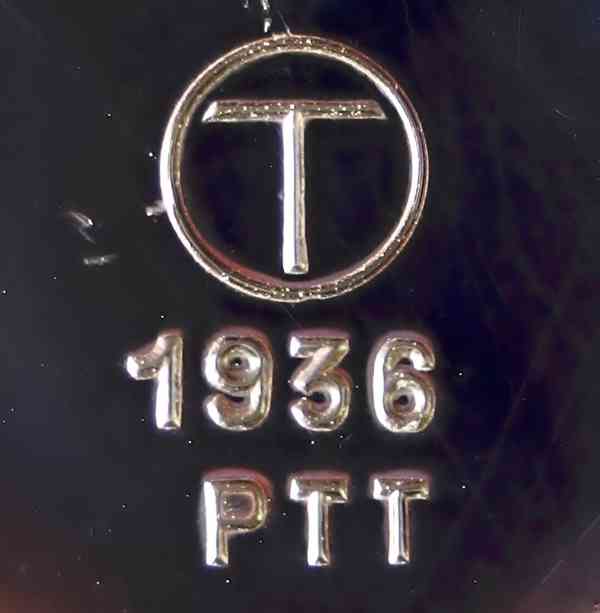 Starožitný stolní telefon jako dekorace do kanceláře - foto 11