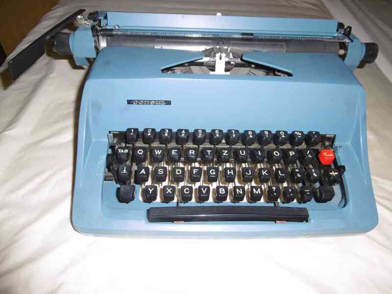 Prodám  kufříkový psací stroj