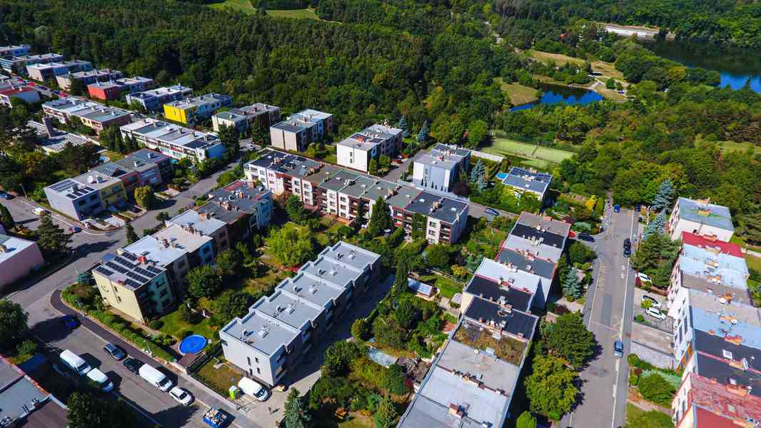 Novostavba ŘRD 7+kk + terasa + balkon + garáž, 220 m2, Praha - foto 4