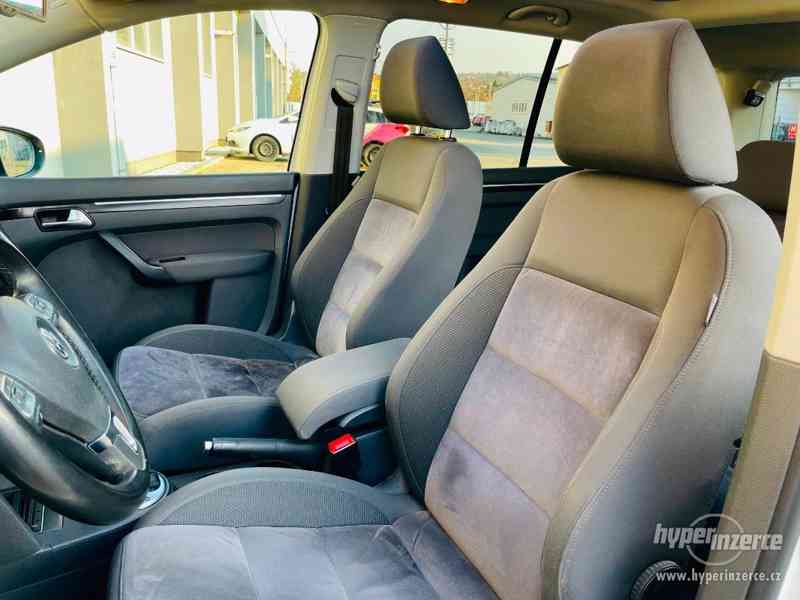 VW TOURAN 2.0 TDI 125KW DSG, 2012,7.MÍST, HIGHLINE, PANORAMA - foto 5