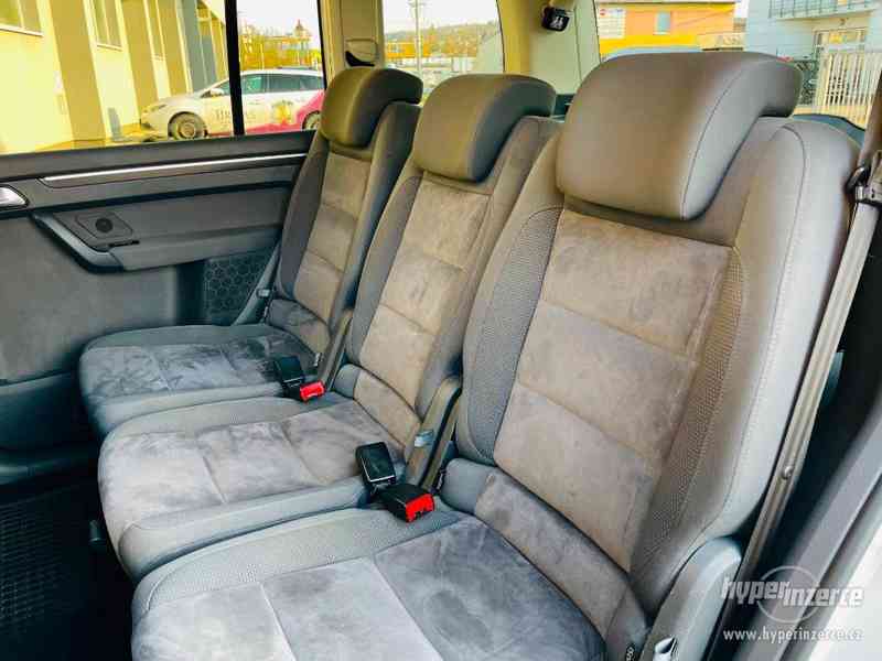 VW TOURAN 2.0 TDI 125KW DSG, 2012,7.MÍST, HIGHLINE, PANORAMA - foto 11
