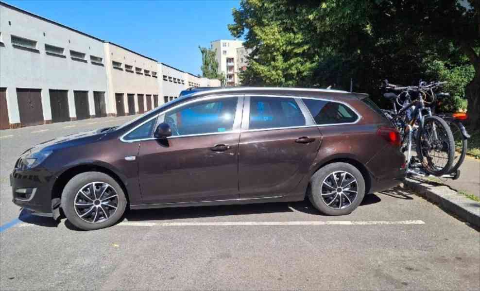 Opel Astra 1,6 J Sportstourer 1,6i - foto 2