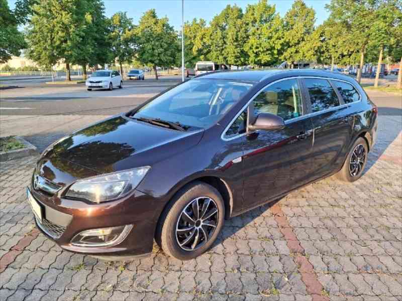 Opel Astra 1,6   J Sportstourer 1,6i - foto 1