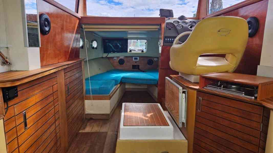 Kajutová loď s dieselovým motorem 26 HP - použitá - foto 8