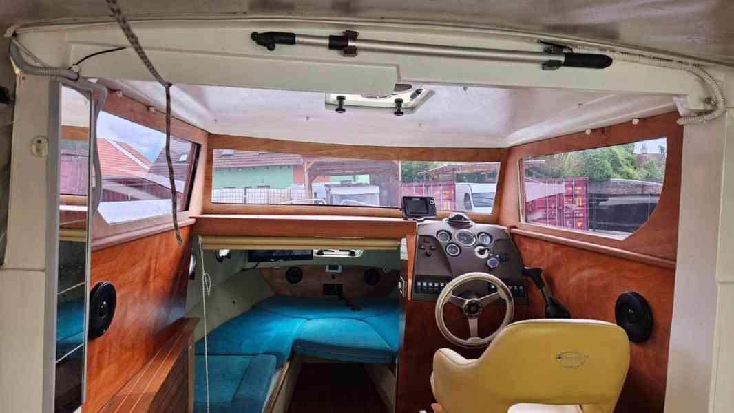 Kajutová loď s dieselovým motorem 26 HP - použitá - foto 7