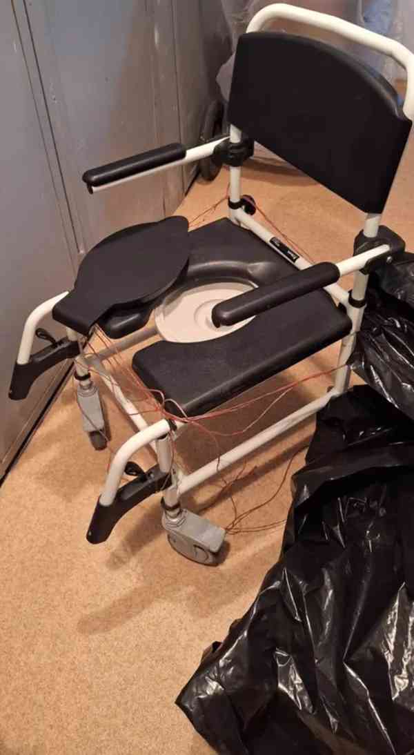 Toaletní a klozetové křeslo i do sprchy 808 C - foto 2