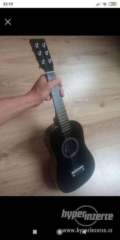malá kytara - foto 1