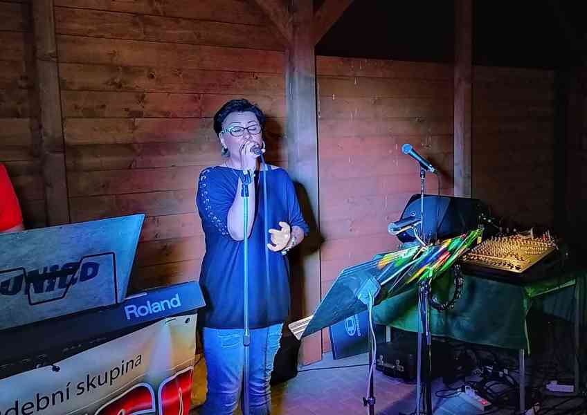 ŽIVÁ HUDBA - foto 7