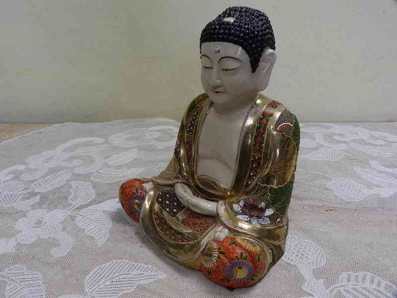 Krásná bohatě zdobená soška Budha Satsuma Japonsko - foto 3