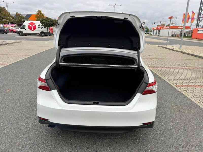 Toyota Camry 2,5   Toyota Camry Hybrid - foto 12