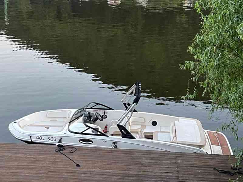Motorovy clun Bayliner VR 6 - foto 2