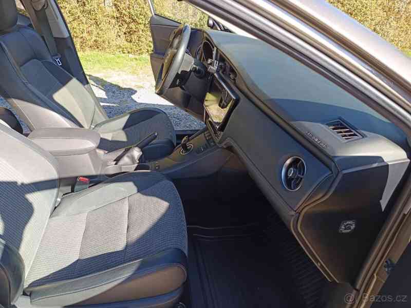 Toyota Auris 1,8   TS Hybrid Executive 2018 - foto 12