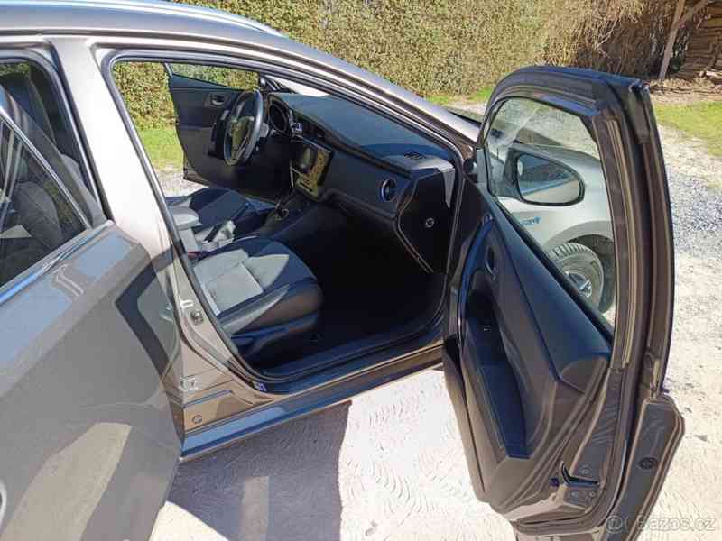 Toyota Auris 1,8   TS Hybrid Executive 2018 - foto 11