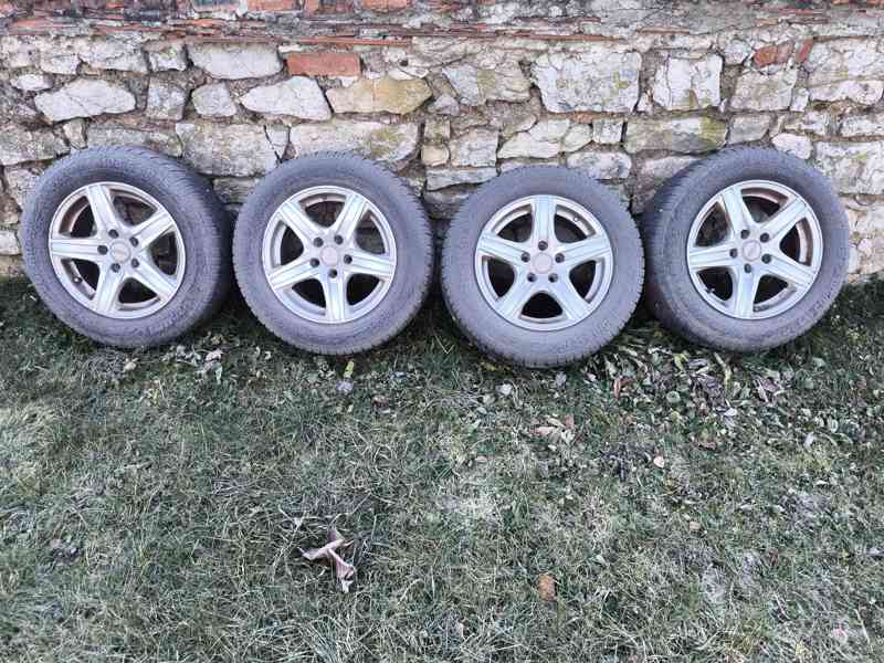Pěkné zimní pneu na Al. diskách 5 X 110 z Opel Zafira. - foto 1