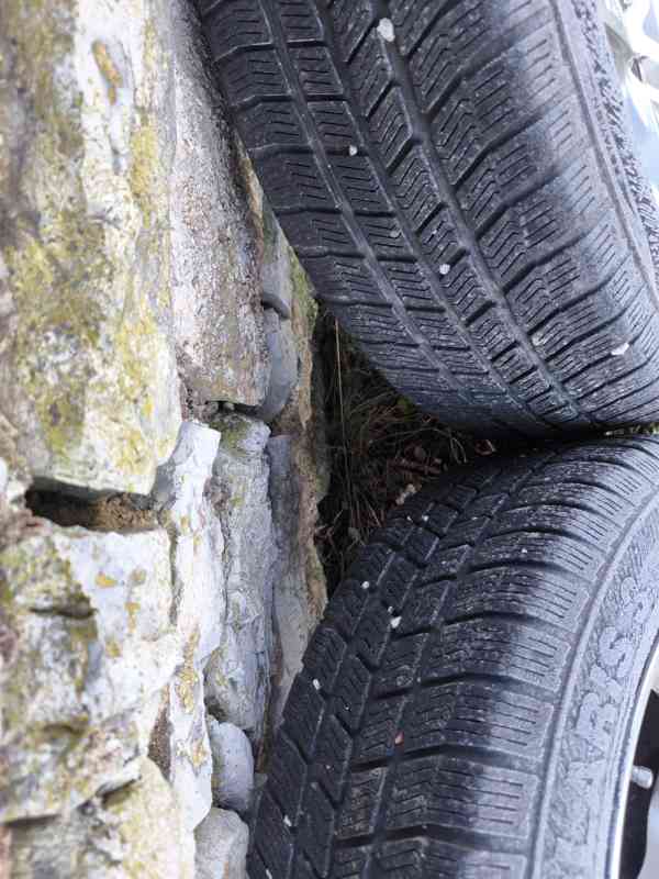 Pěkné zimní pneu na Al. diskách 5 X 110 z Opel Zafira. - foto 3