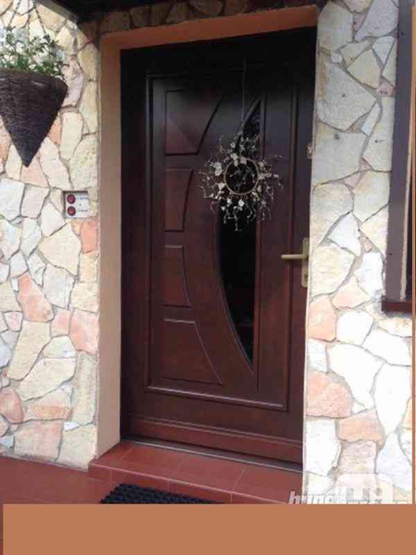 Vchodové dřevěné dveře včetně zárubně a příslušenství - foto 11