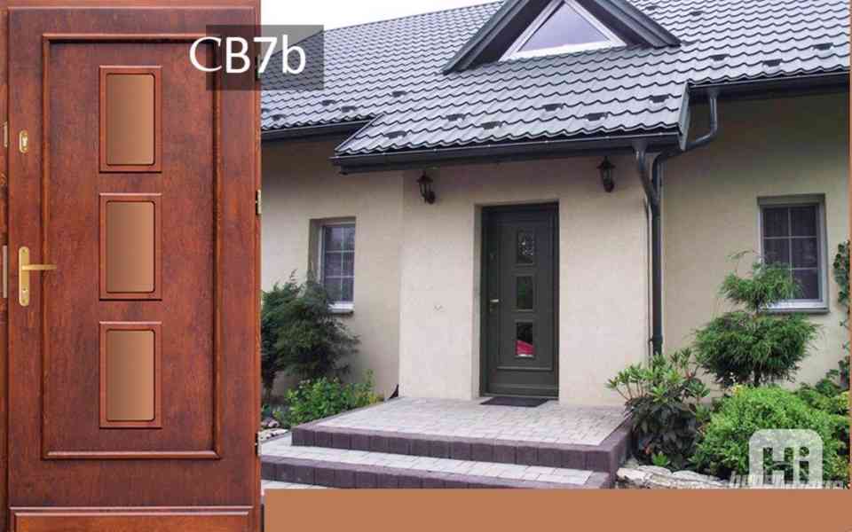 Vchodové dřevěné dveře včetně zárubně a příslušenství - foto 15
