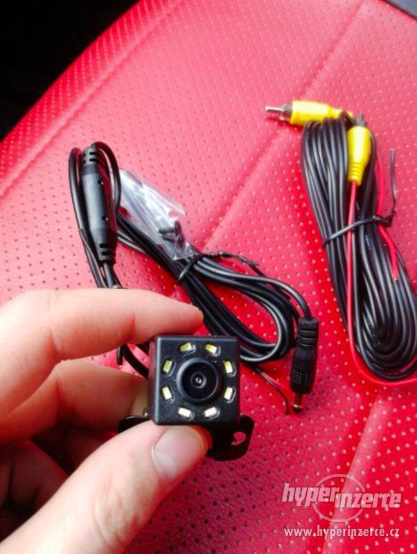 Couvací kamera do auta s LED diodami - foto 1