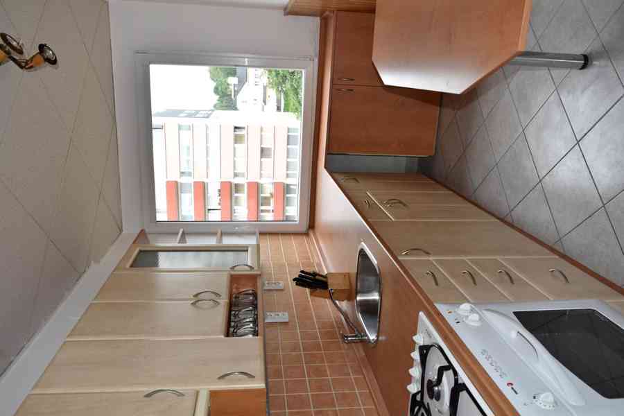 Náchod  - prodej bytu 3+1 se zasklenou lodžií - foto 11