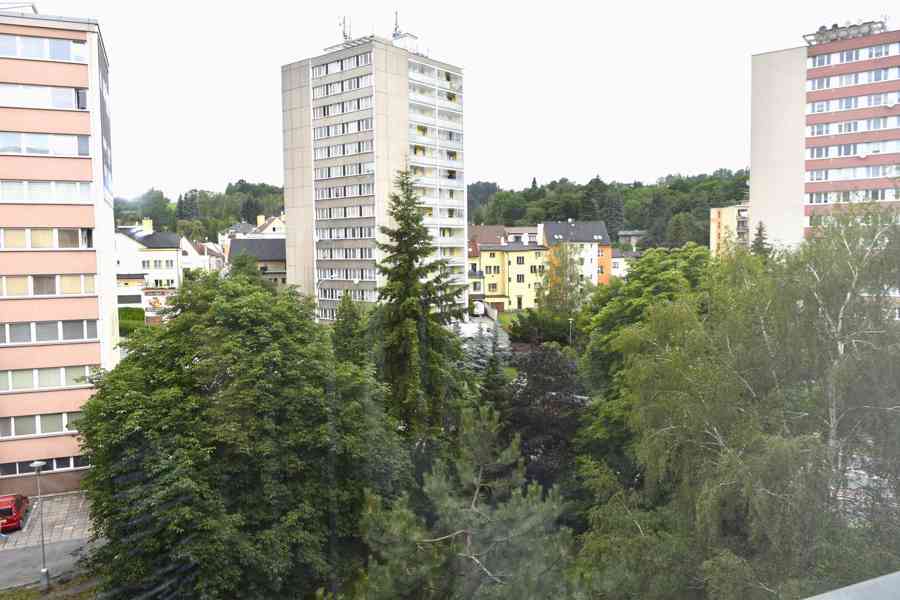 Náchod  - prodej bytu 3+1 se zasklenou lodžií - foto 12