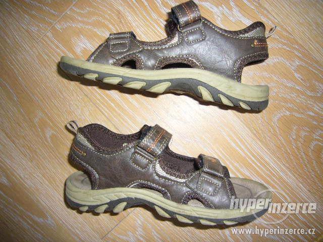 Hnědé sandály zn. Boyz, vel. 33 (210 mm), zachovalé - foto 4