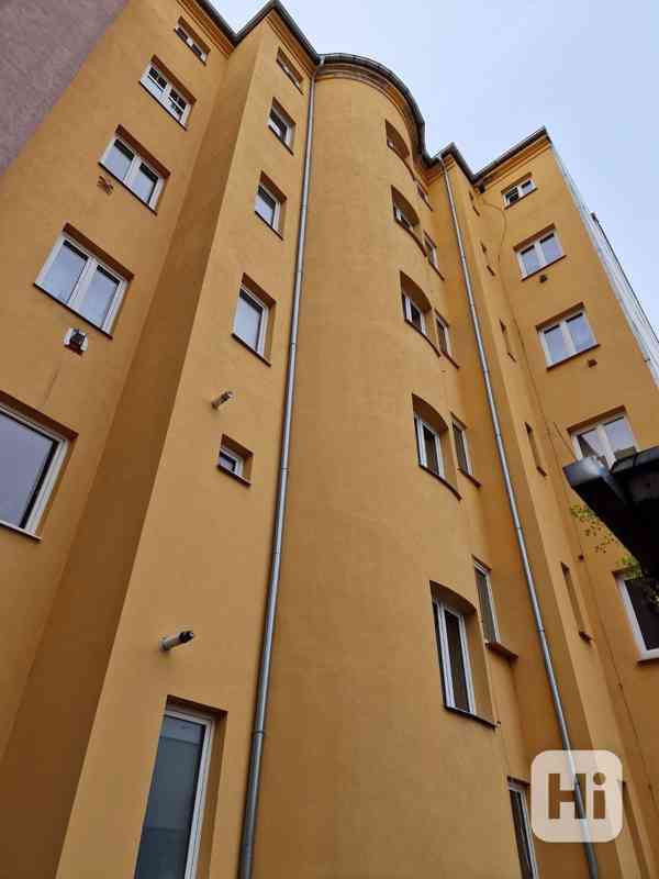 Prostorný, zděný byt 1+1 o velikosti 47 m2 v širším centru města Plzně - foto 22