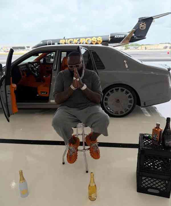 Přidejte se k Illuminati, pokud chcete být miliardářem Teď - foto 3