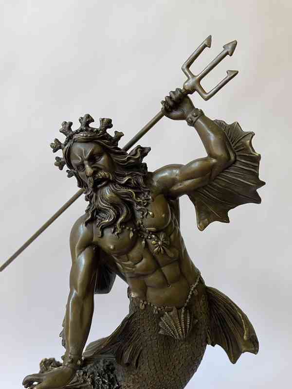 Poseidon - bronzová socha na mramorovém podstavci - foto 2