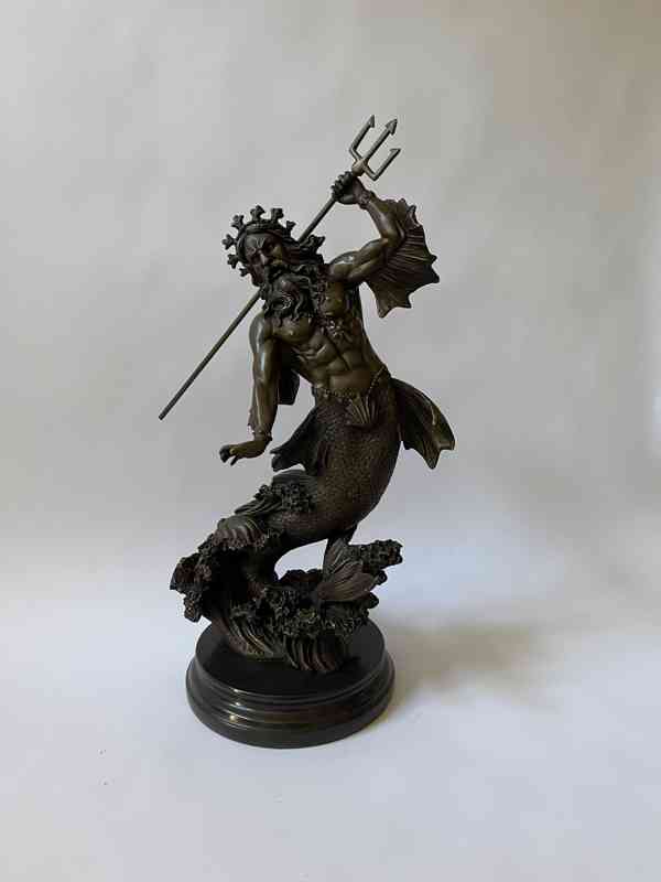 Poseidon - bronzová socha na mramorovém podstavci - foto 1