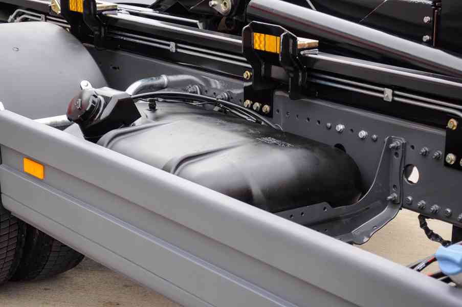 MERCEDES ATEGO 1222 NOVÝ HÁKOVÝ NOSIČ KONTEJNERŮ HYDR. RUKA - foto 14