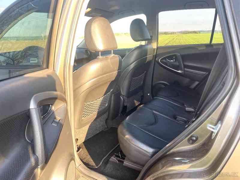Toyota RAV4 2,2   2AD 110kW 4x4 - foto 17