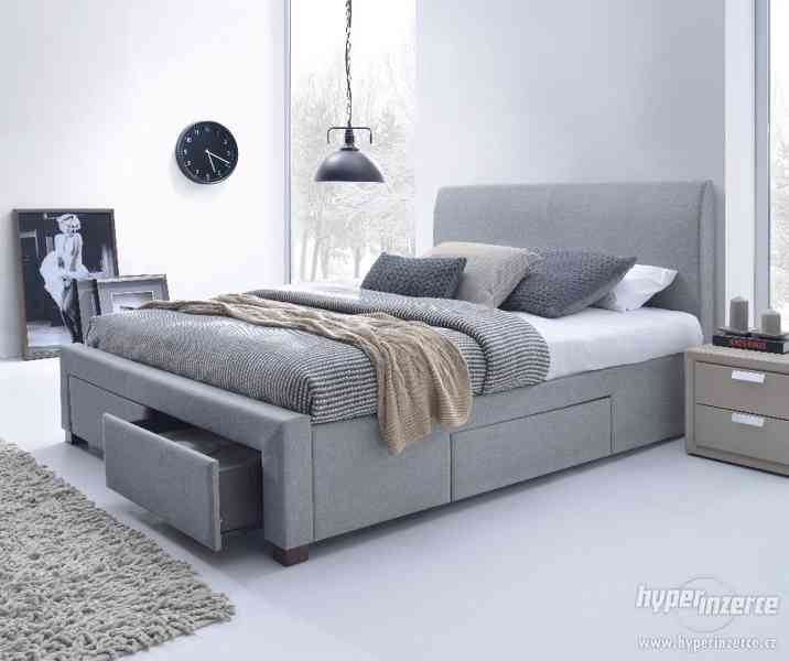 moderní čalouněná postel - foto 1