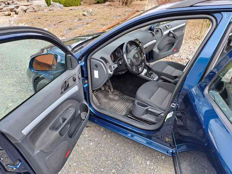 Škoda Octavia 1.6 TDI kombi, modrozelená metalíza - foto 7