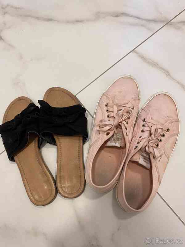 Nošené dívčí boty