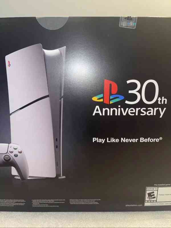 PlayStation 5 30th Anniversary Limited Edition Slim Bundle - foto 8