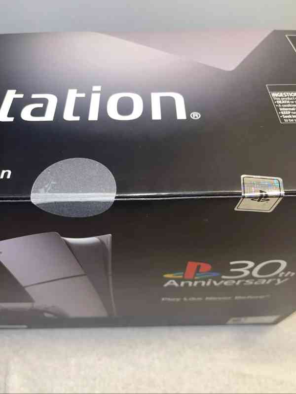 PlayStation 5 30th Anniversary Limited Edition Slim Bundle - foto 6