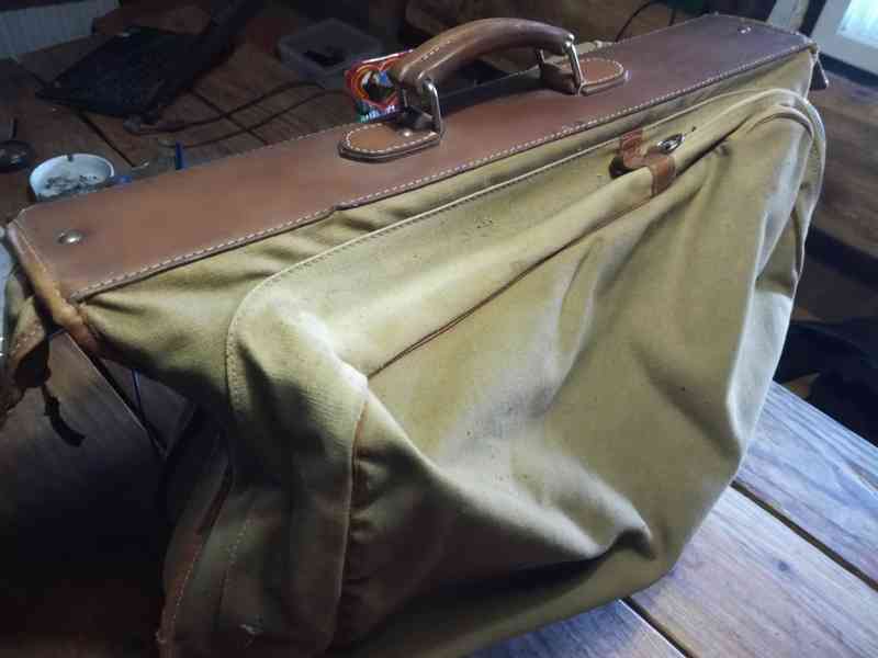 Starý vojenský kufr - foto 2