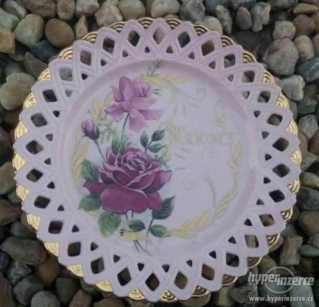 Talíř růžový porcelán, pr. 24 cm. - foto 1