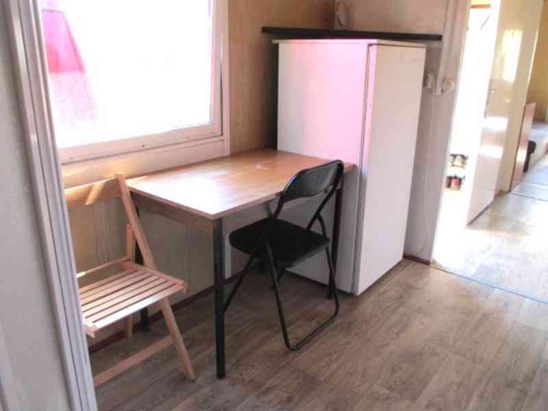 Obytná maringotka 8 m x 2,4 m, zateplená, pojízdná - foto 8