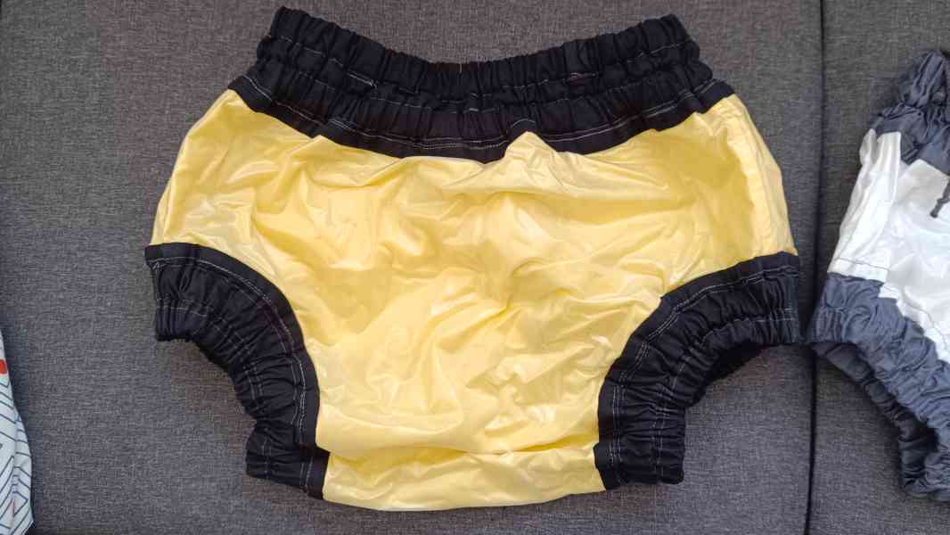 Prodám 4 ks, PVC klahotek,a 2 balení plenkových kalhotek. - foto 10