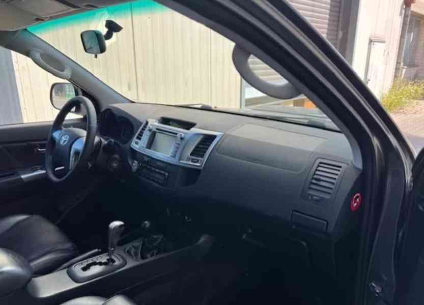 Toyota Hilux 3,0D4D Executive AUT 126kw - foto 11